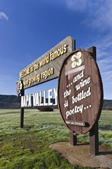 Images Dated 10th January 2011: USA, California, Northern California, Napa Valley Wine Country, Napa, Welcome to