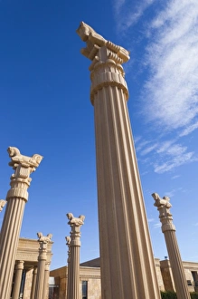 Images Dated 10th January 2011: USA, California, Northern California, Napa Valley Wine Country, Napa, Darioush Winery