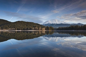Images Dated 5th January 2011: USA, California, Northern California, Northern Mountains, Mount Shasta, view of Mt