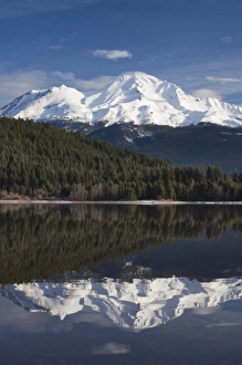 Images Dated 5th January 2011: USA, California, Northern California, Northern Mountains, Mount Shasta, view of Mt
