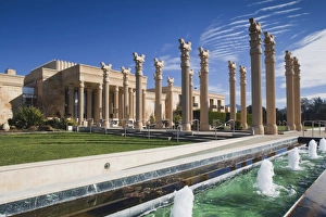 Images Dated 10th January 2011: USA, California, Northern California, Napa Valley Wine Country, Napa, Darioush Winery