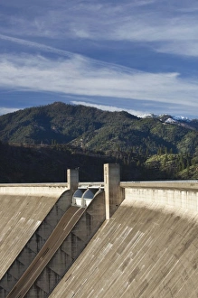 Images Dated 5th January 2011: USA, California, Northern California, Northern Mountains, Summit City, Shasta Dam