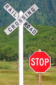 Images Dated 13th June 2004: USA, California, railroad crossing warning sign