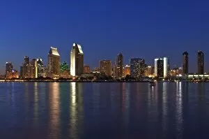 Images Dated 12th April 2008: USA, California, San Diego. City skyline at night