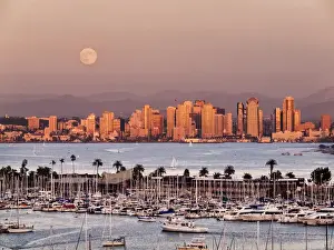 Images Dated 29th September 2012: USA, California, San Diego, Full moon rises over boats and city on San Diego Harbor