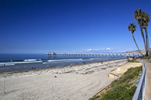 USA, California, San Diego. Scripps Pier, La Jolla, California