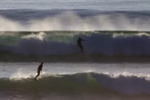 Images Dated 25th January 2014: USA, California, San Diego. Surfers on waves at Cardiff by the Sea
