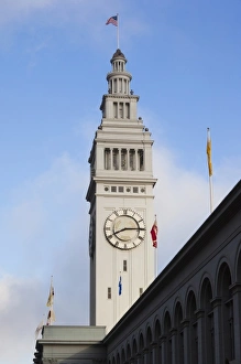 USA, California, San Francisco, Embarcadero, The Ferry Building in fog
