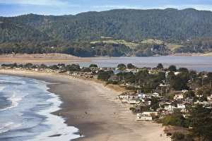 Images Dated 30th December 2010: USA, California, San Francisco Bay Area, Marin County, elevated view of Stinson Beach