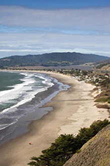 Images Dated 30th December 2010: USA, California, San Francisco Bay Area, Marin County, elevated view of Stinson Beach