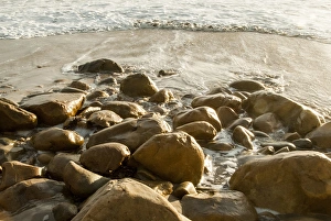 Images Dated 27th November 2009: USA: California: Santa Barbara, Montecito, Butterfly Beach, surf, sand, rocks