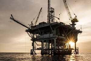 Industrial Prints: USA: California, Santa Barbara Channel, Platform C oil rig, silhouette in sunset