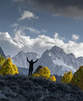 Sierra Nevada Prints: Usa, California, Sierra Nevada. Bishop Creek, Rugged peaks rise behind fall aspens