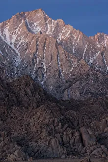 Images Dated 17th April 2022: USA, California, Sierra Nevada Mountains. Landscape with Lone Pine Peak at sunrise