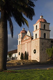 Images Dated 23rd December 2010: USA, California, Southern California, Santa Barbara, Mission Santa Barbara, dawn