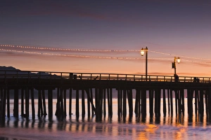 USA, California, Southern California, Santa Barbara, Stearns Wharf, dawn