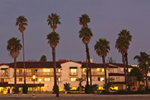 Images Dated 24th December 2010: USA, California, Southern California, Santa Barbara, Cabrillo Boulevard, sunrise