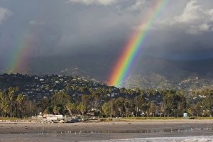 Images Dated 22nd December 2010: USA, California, Southern California, Santa Barbara, Chase Palm Beach and rainbow