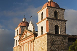 Images Dated 23rd December 2010: USA, California, Southern California, Santa Barbara, Mission Santa Barbara, dawn