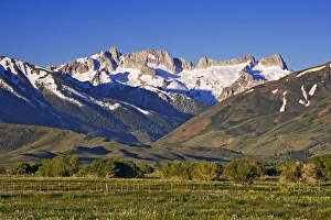 Images Dated 22nd June 2005: USA, California. Sunrise on mountains and valley