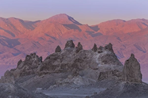 Images Dated 28th November 2014: USA, California. Sunset on Trona Pinnacles