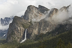 El Capitan Prints: USA California Yosemite Bridalveil Falls