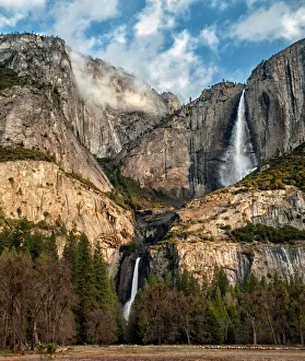 USA, California, Yosemite National Park, Upper and Lower Yosemite Falls at sunrise