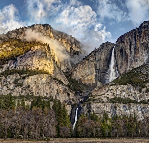 Images Dated 5th April 2012: USA, California, Yosemite National Park, Upper and Lower Yosemite Falls at sunrise