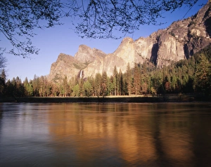 USA, California, Yosemite National Park, View of Bridalveil Fall with Cathedral Rocks