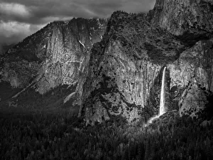 Sierra Prints: USA, California, Yosemite National Park, Late afternoon light touches Bridalveil Fall