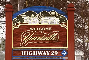 USA, California, Yountville, Napa Valley, wine country, sign at the edge of Yountville