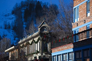 Images Dated 23rd December 2011: USA, Colorado, Aspen, downtown buildings, morning