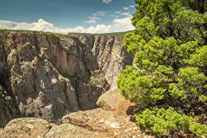 Images Dated 15th November 2021: USA, Colorado, Black Canyon of the Gunnison National Park. Canyon landscape