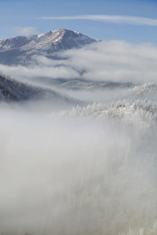USA, Colorado. Clouds fill the valleys below Pikes Peak (14, 109ft - 4301m) on a frosty