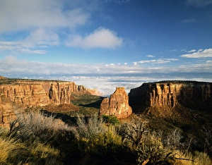 Images Dated 11th June 2010: USA, Colorado, Colorado National Monument, Independence Monument separating Monument