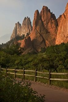 Images Dated 5th September 2009: USA, Colorado, Colorado Springs. A paved walkway accesses sandstone peaks in Garden