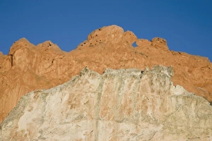 Images Dated 2nd April 2009: USA, Colorado, Colorado Springs. Sunrise in Garden of the Gods lights up sandstone ridges