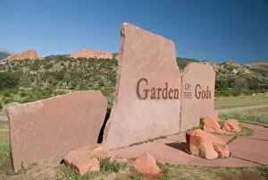 Images Dated 22nd July 2007: USA, Colorado, Colorado Springs, Garden of the Gods. Park entry sign with walking
