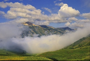 Images Dated 9th May 2009: USA, Colorado, Crested Butte. Fog and mountain landscape