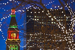 Images Dated 28th December 2011: USA, Colorado, Denver, Daniels and Fisher Tower with Christmas Lighting, dusk