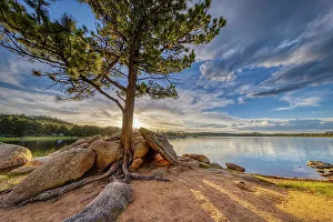 Images Dated 21st December 2022: USA, Colorado, Dowdy Lake. Sunset on lake