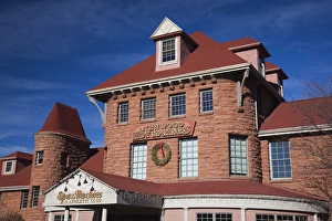 Images Dated 24th December 2011: USA, Colorado, Glenwood Springs, Glenwood Hot Springs, building exterior