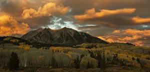 Images Dated 28th October 2018: USA, Colorado, Gunnison National Forest. Sunrise on East Beckwith Mountain. Credit as