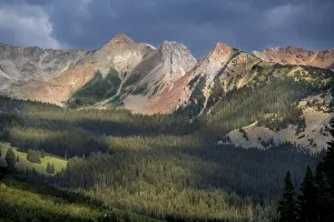 Images Dated 17th January 2022: USA, Colorado, Gunnison National Forest. Landscape with Avery Peak
