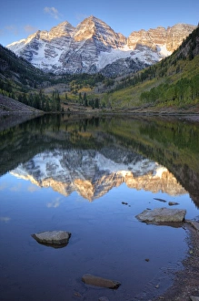 Images Dated 24th September 2009: USA, Colorado, Maroon Bells-Snowmass Wilderness, Maroon Bells from Maroon Lake