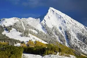 Images Dated 23rd September 2006: USA, Colorado, Mt. Crested Butte, Mt. Crested Butte After First Snow with Autumn Color