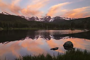 Images Dated 23rd December 2019: USA, Colorado, Rock Mountain National Park. Sunrise reflection in Sprague Lake