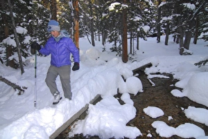 Images Dated 27th October 2006: USA, Colorado, Rocky Mountain NP. A female hiker on a footpath covered by snow. (MR)