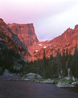 Images Dated 11th February 2013: USA, Colorado, Rocky Mountains National Park, Hallet Peak and Dream Lake