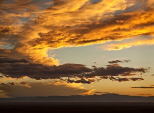 Images Dated 20th September 2010: USA, Colorado, San Juan Mountains, Sunset across the San Luis Valley